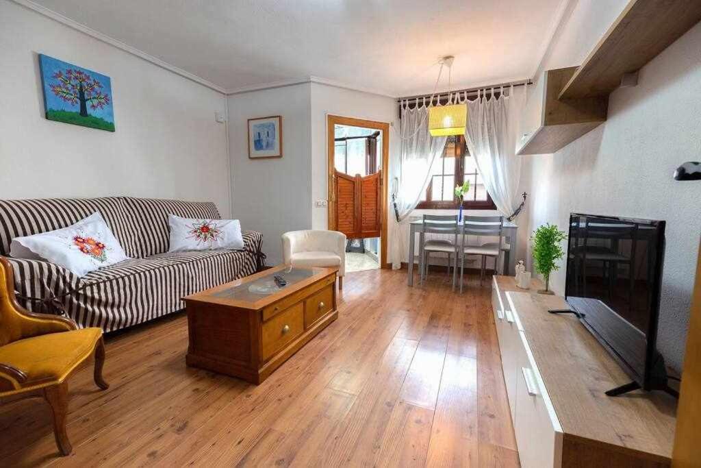 El Apartamentin De Lastres Eksteriør bilde